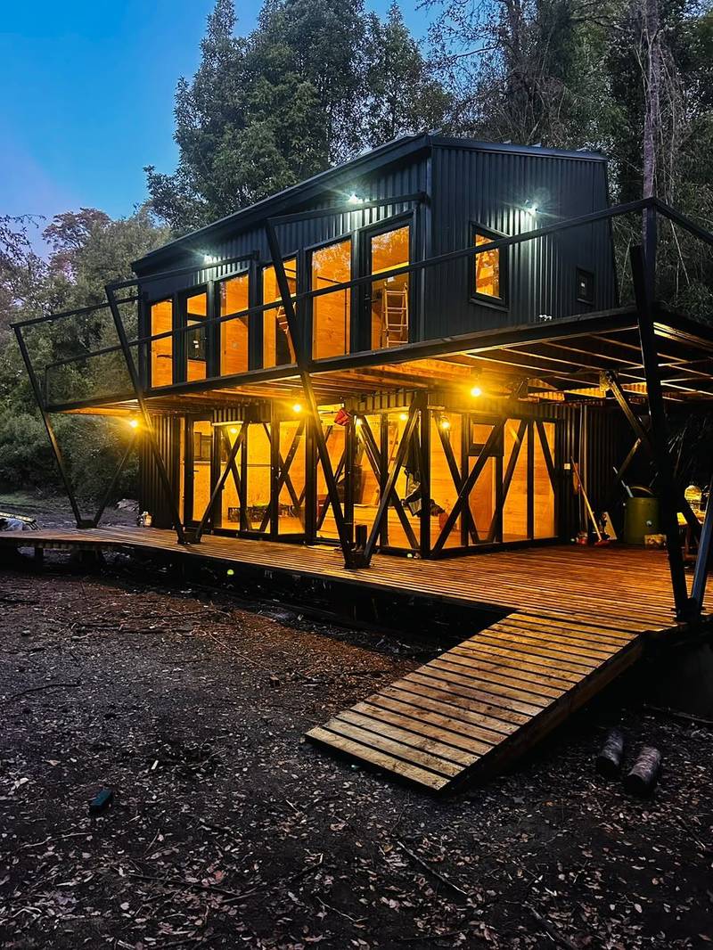 Vivienda con instalación eléctrica terminada e iluminación nocturna